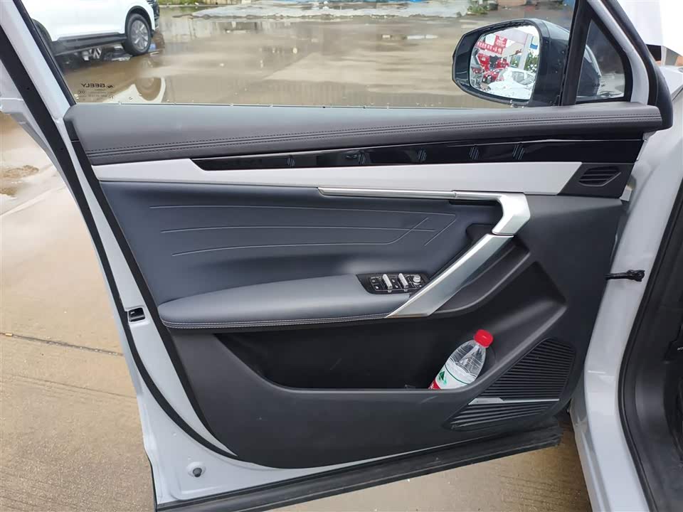 Geely Atlas L