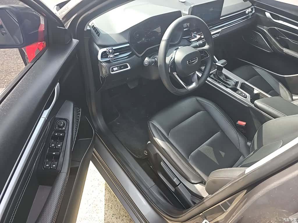 Geely Emgrand, 2022 16