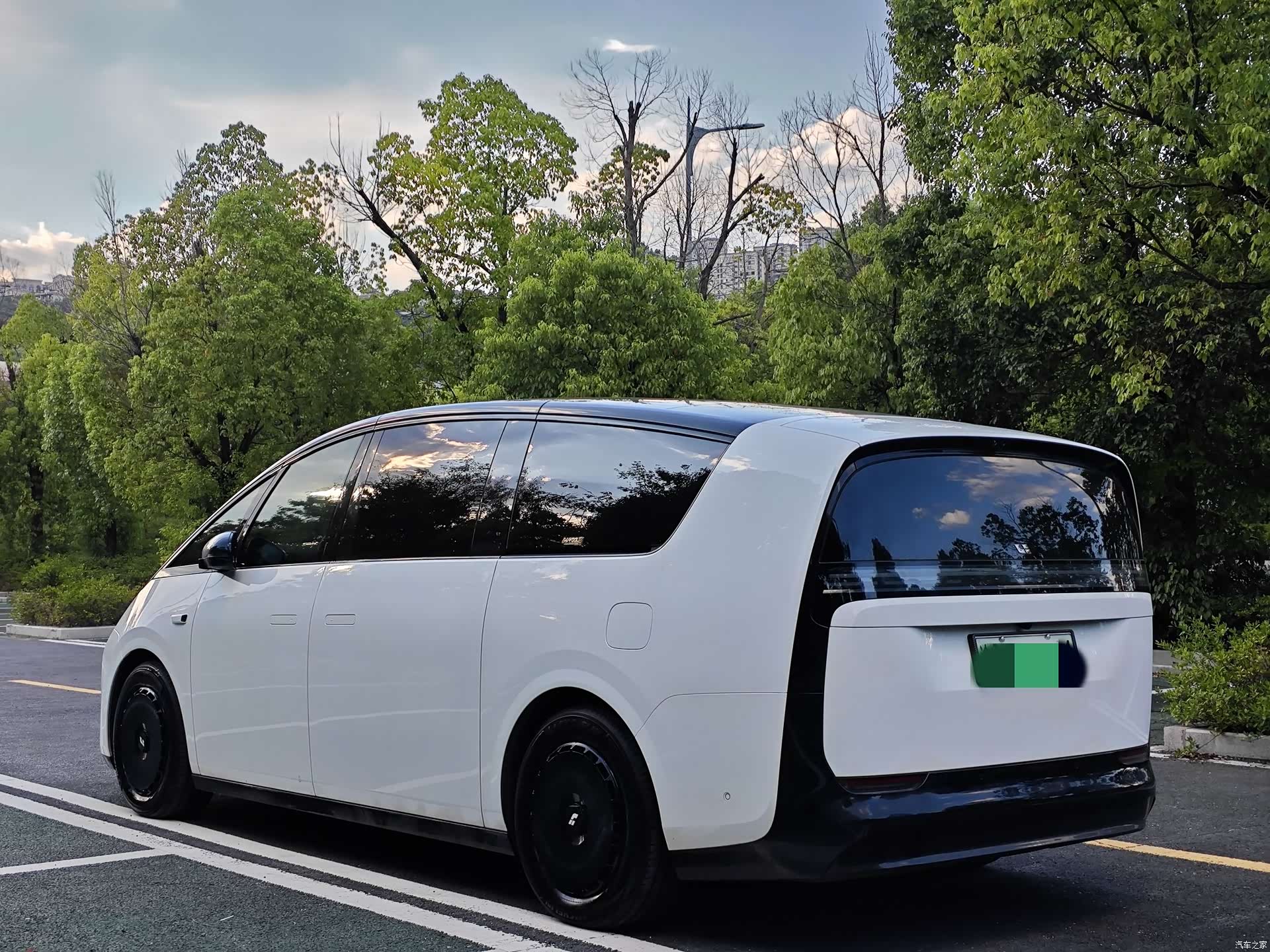 Li Auto MEGA, 2025 6