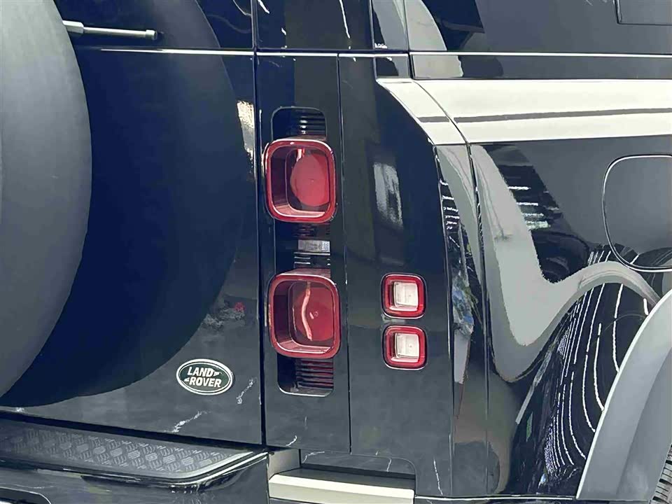 Land Rover guard