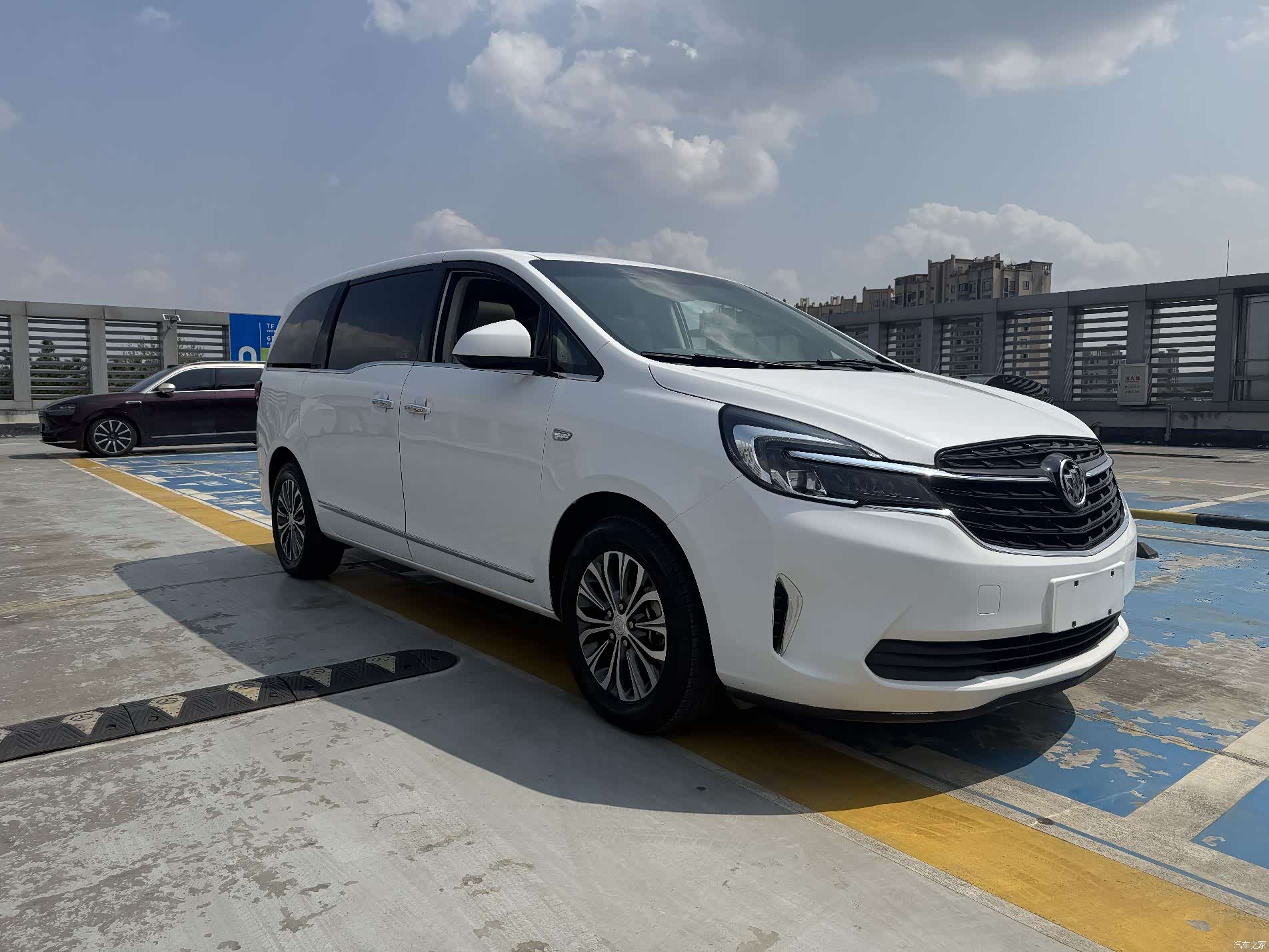 Buick GL8, 2022 3