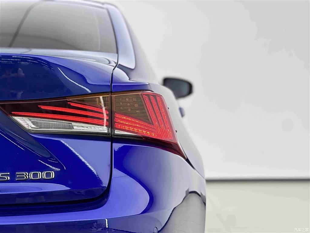 Lexus IS, 2019 16