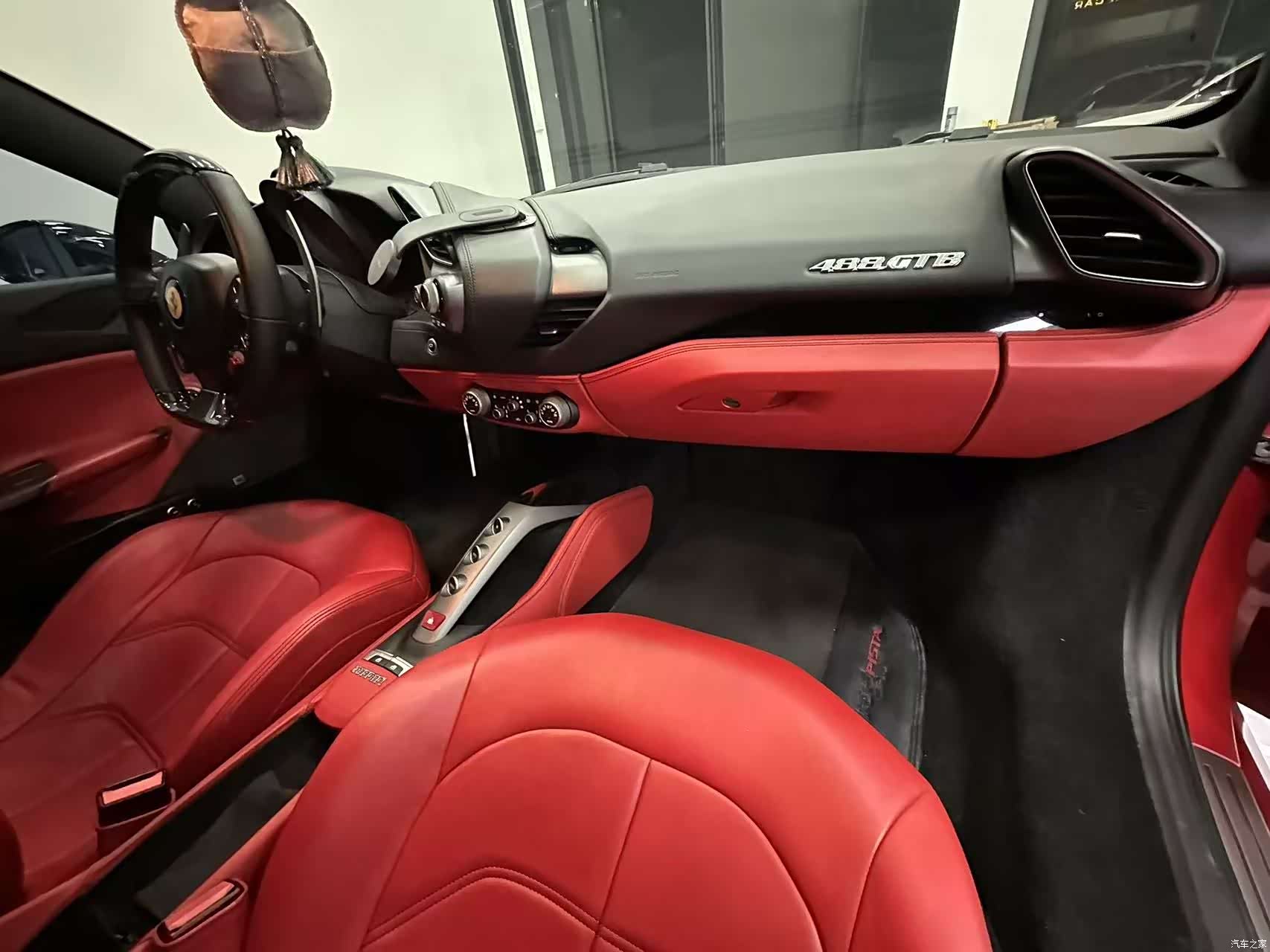 Ferrari 488, 2018 15
