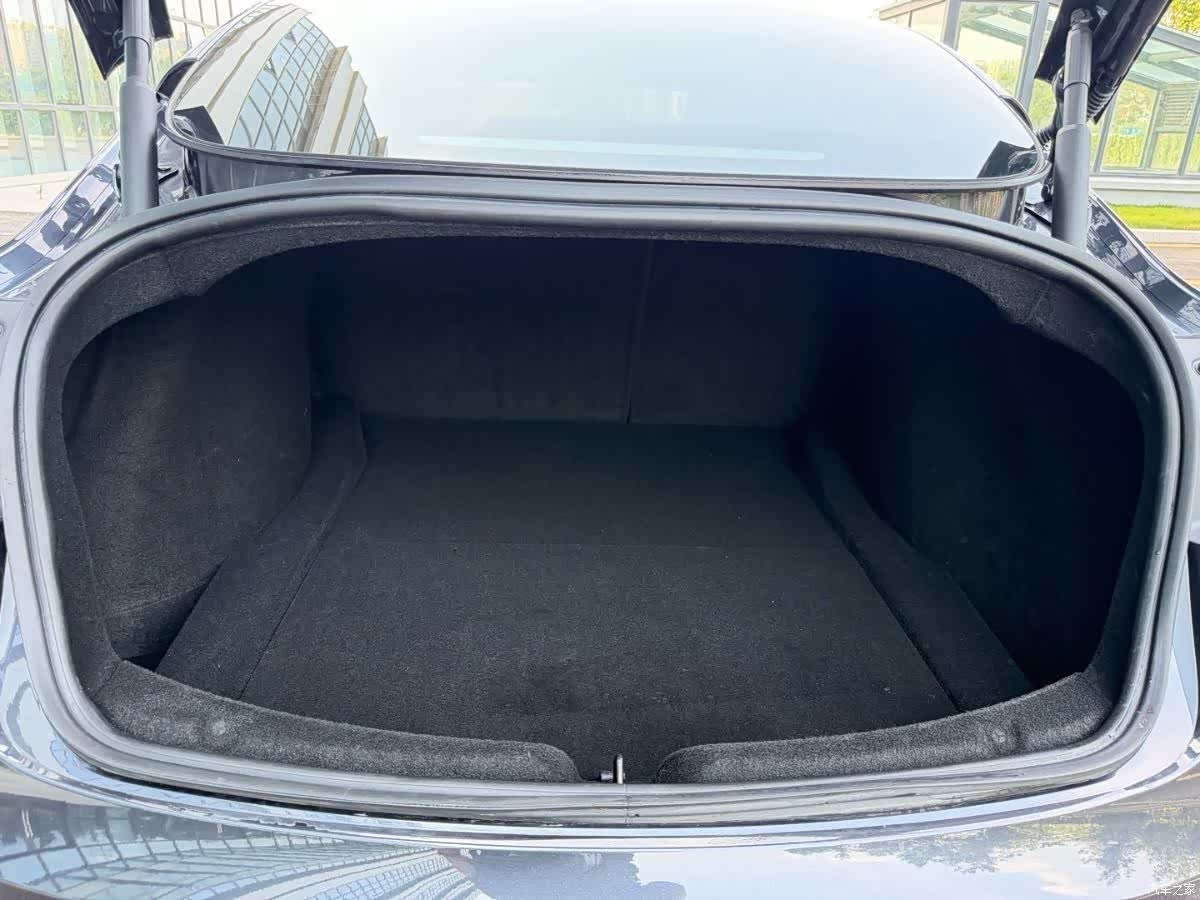 Tesla Model 3, 2025 17