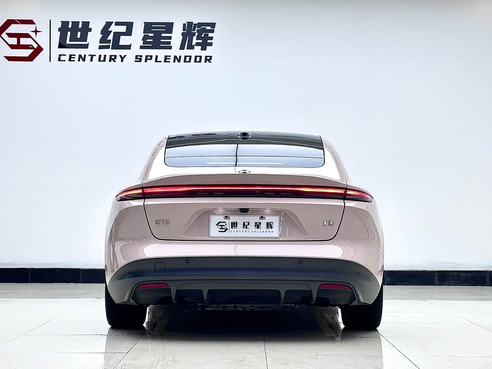 NIO ET5
