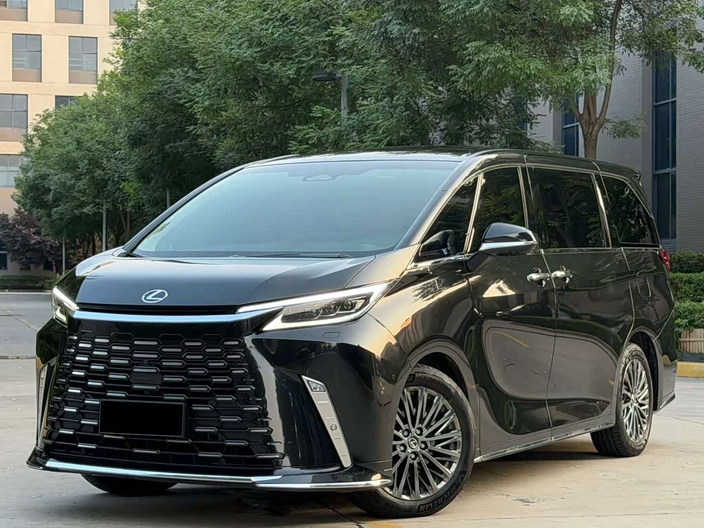 Lexus LM