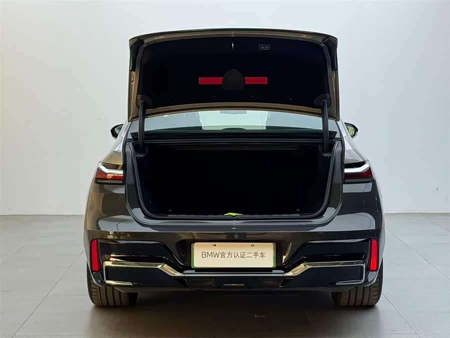 BMW i7 M70L 2024, фото 6