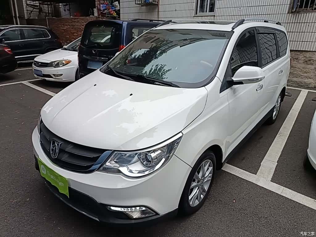 Wuling 730, 2015 1