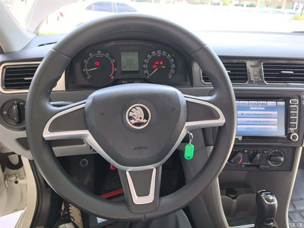 Skoda Rapid, 2015 11