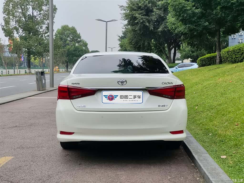 Toyota Crown, 2016 все фото