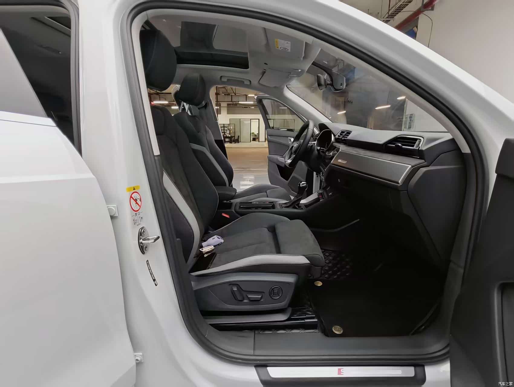 Audi Q3, 2023 11