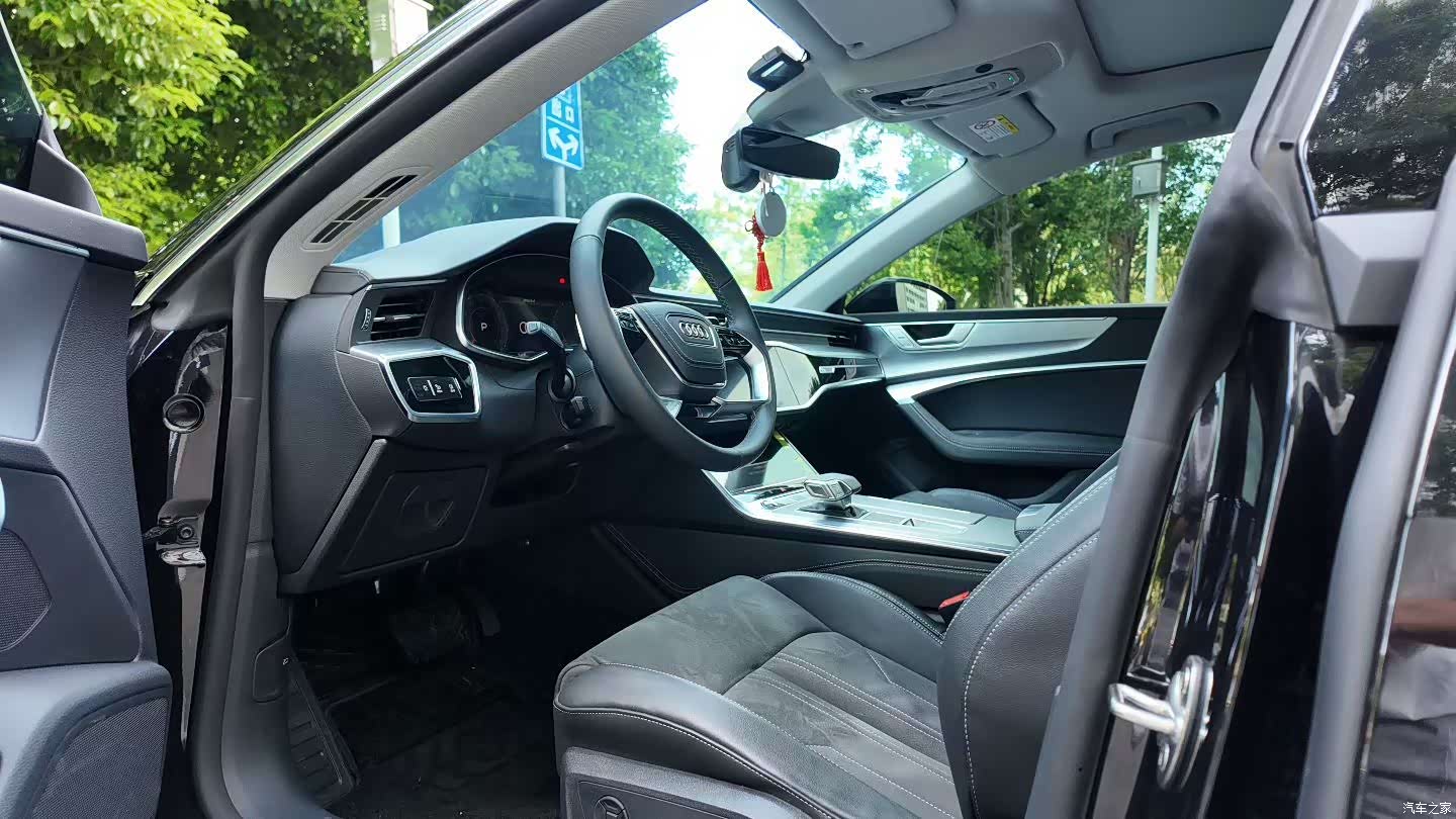 Audi A7L, 2025 4
