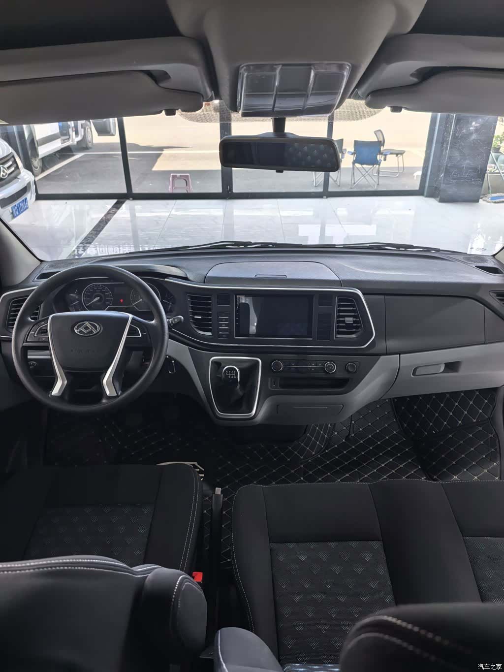 Maxus V80, 2023 17