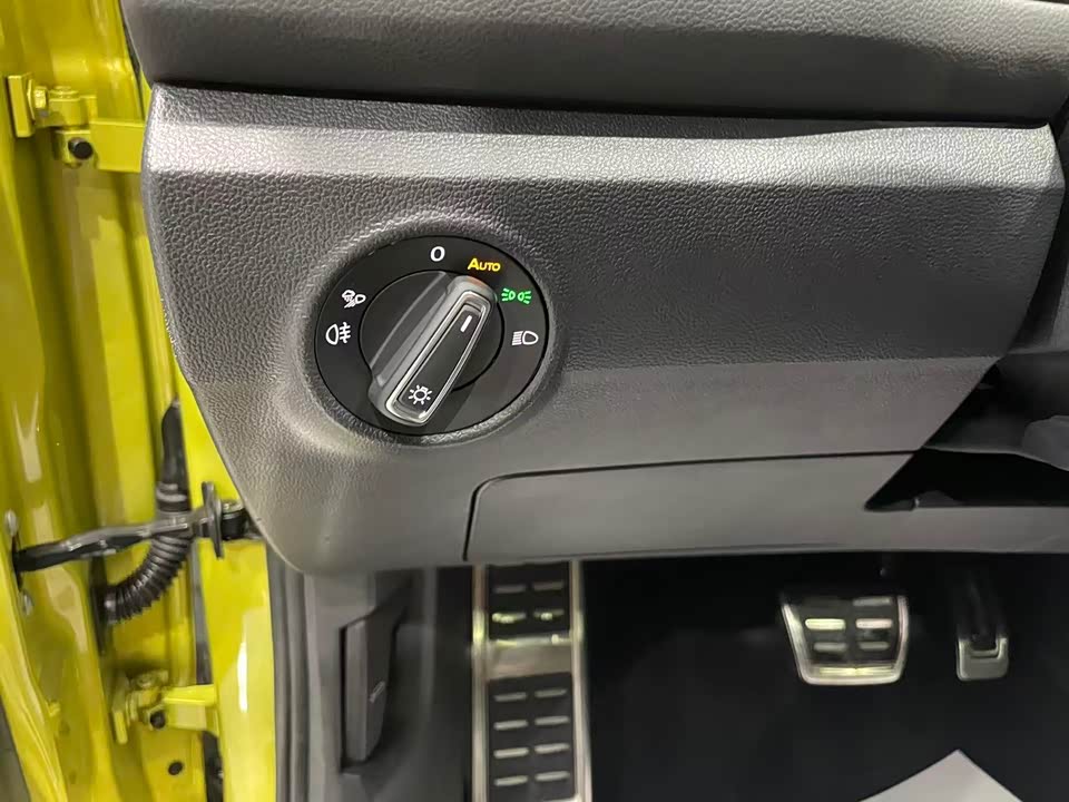 Volkswagen T-ROC exploring Songs