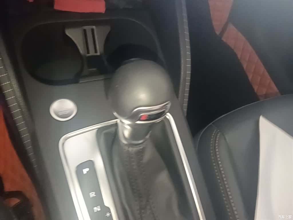 Audi Q2L, 2020 14