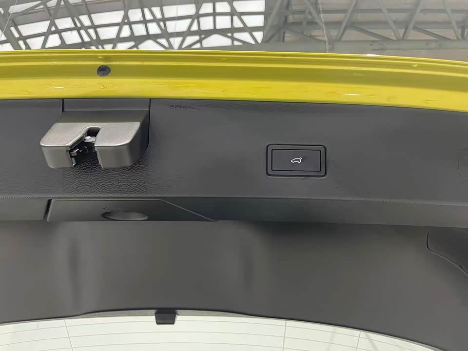 Volkswagen T-ROC exploring Songs