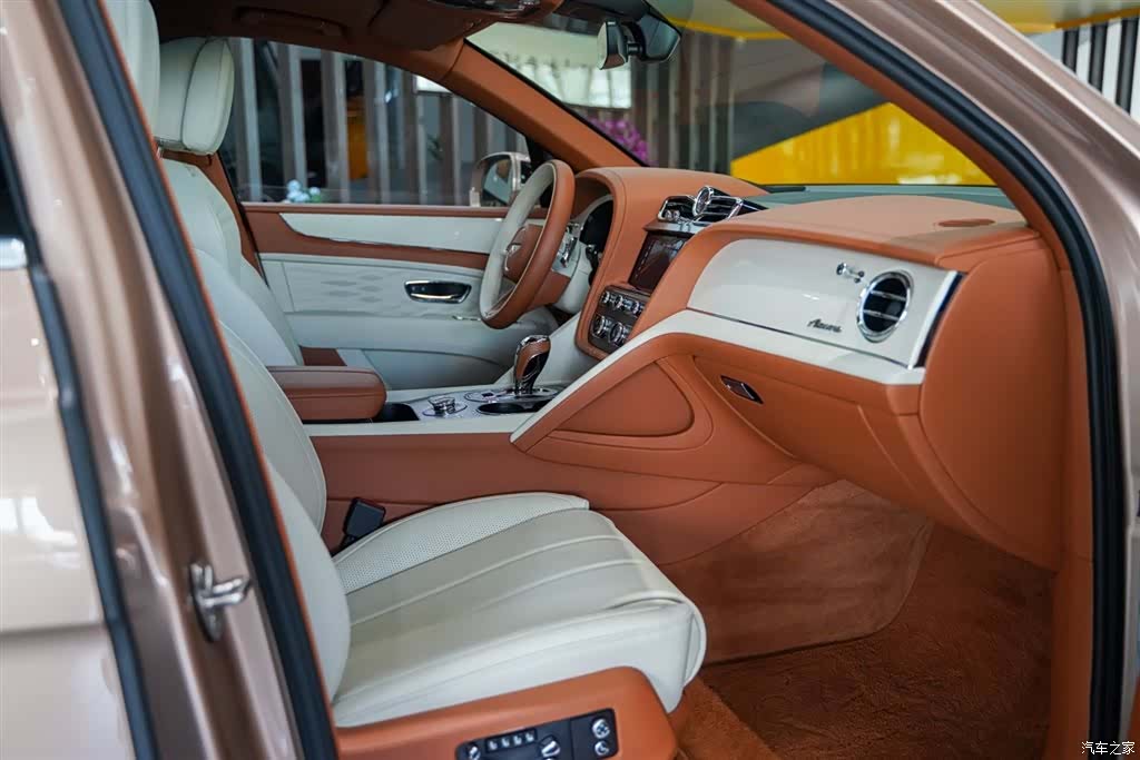 Bentley Bentayga, 2023 23