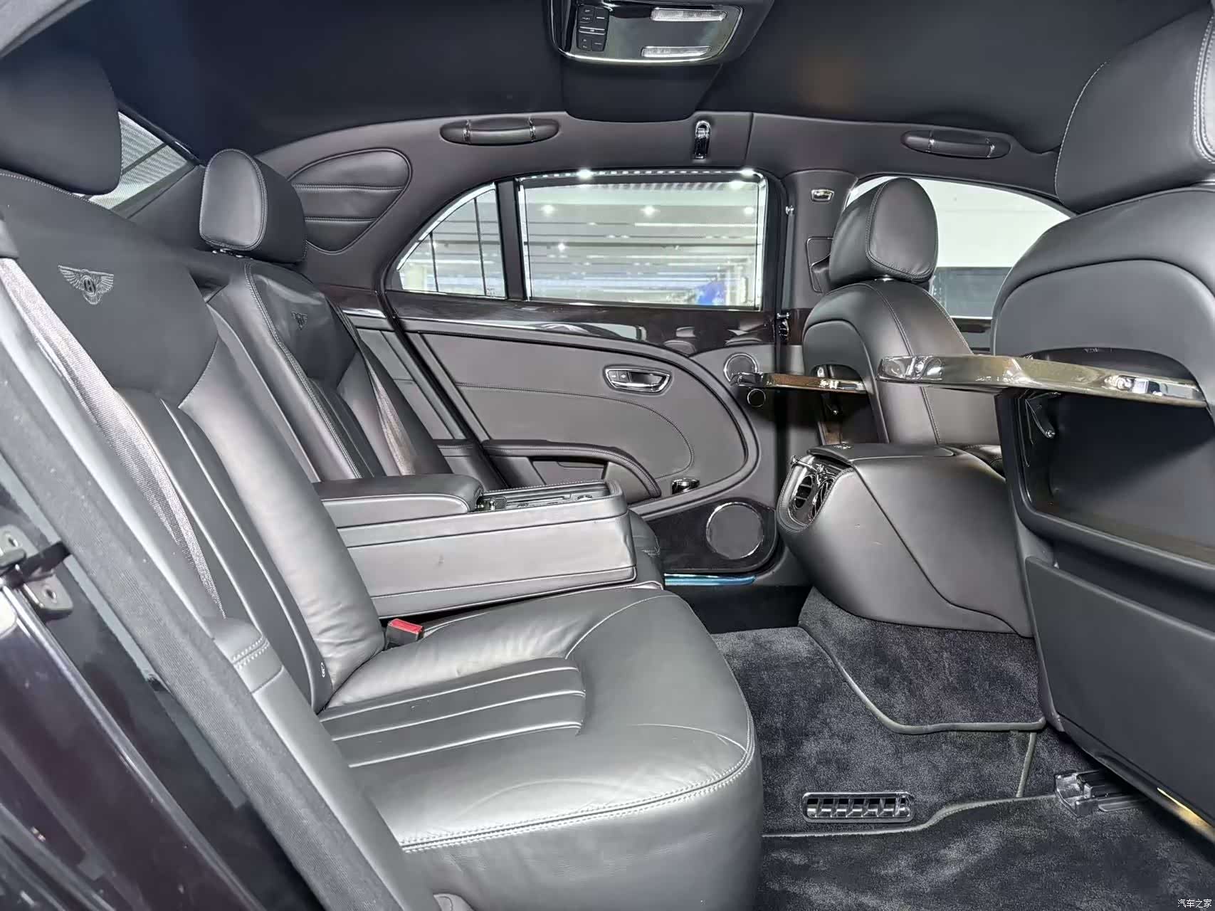 Bentley Mulsanne, 2015 13