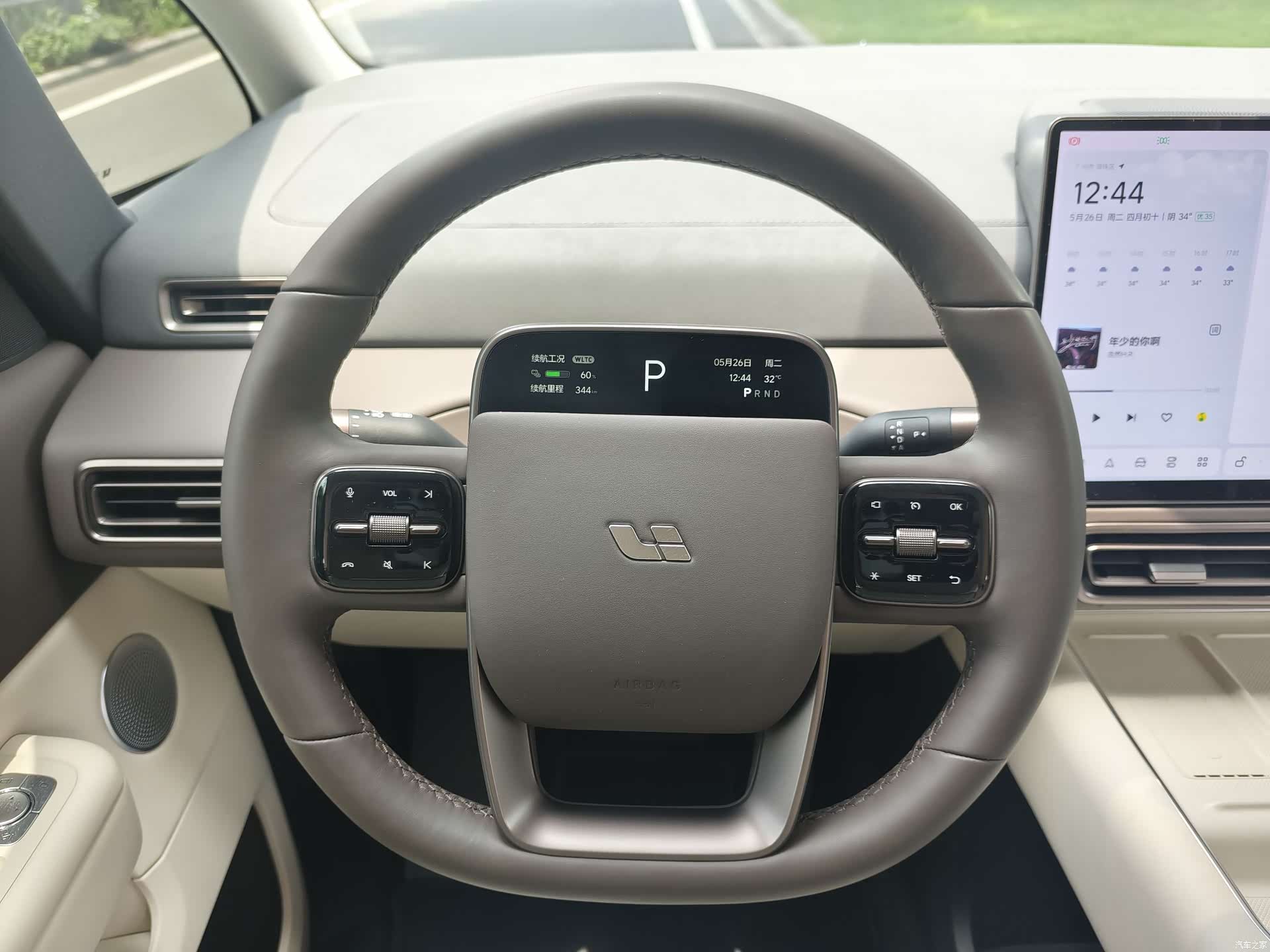Li Auto MEGA, 2024 13