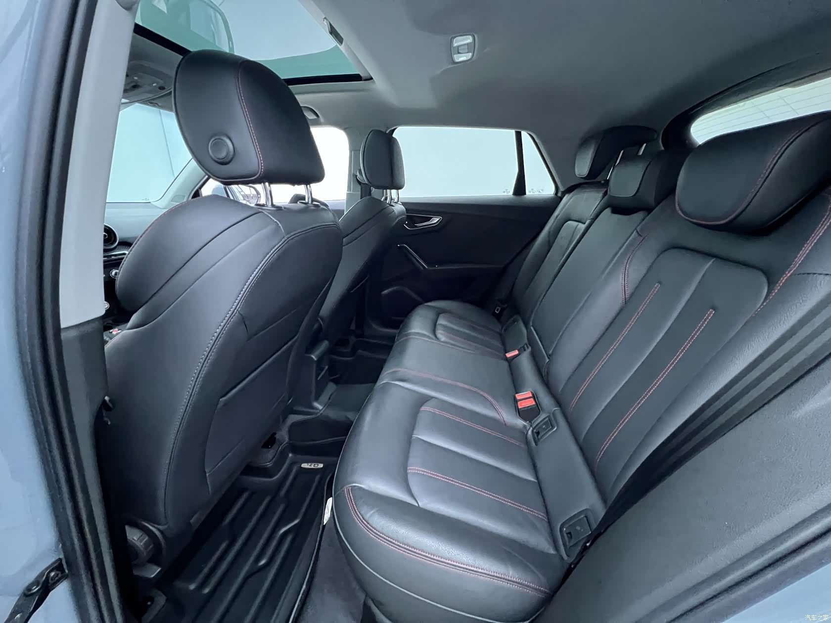Audi Q2L, 2021 9