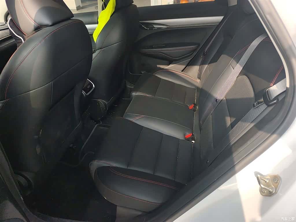Geely Binray, 2020 14