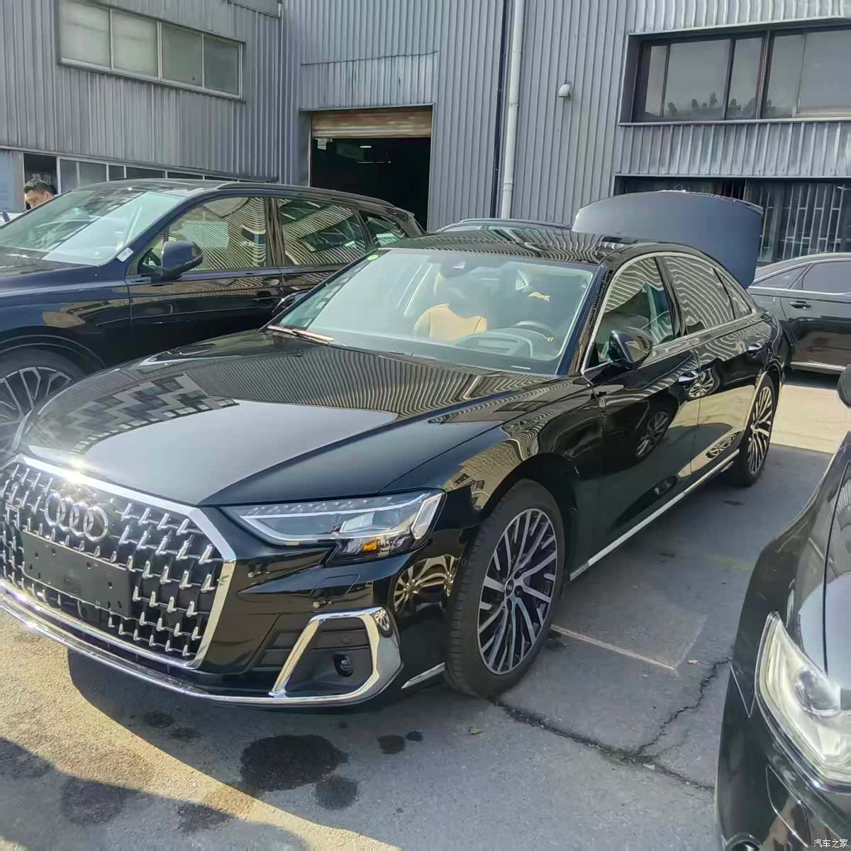 Audi A8L, 1900 1