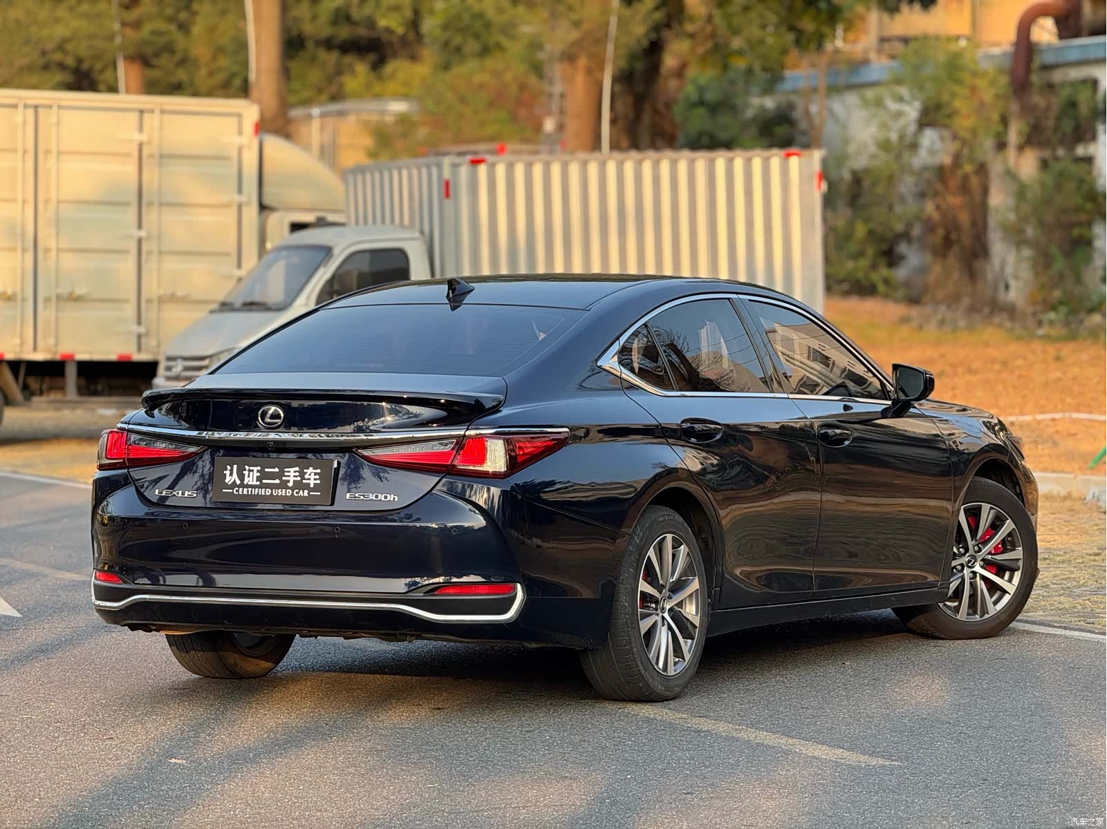 Lexus ES, 2019 4