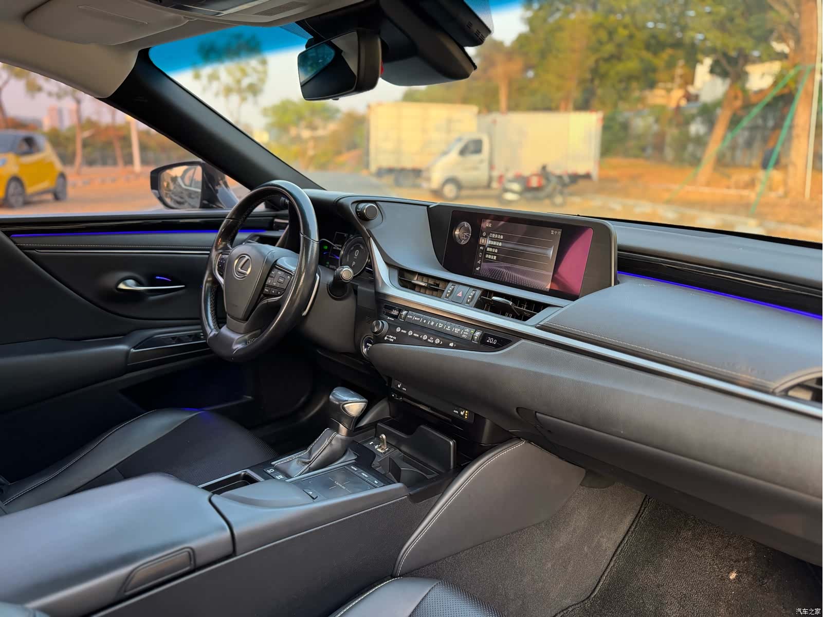 Lexus ES, 2019 13