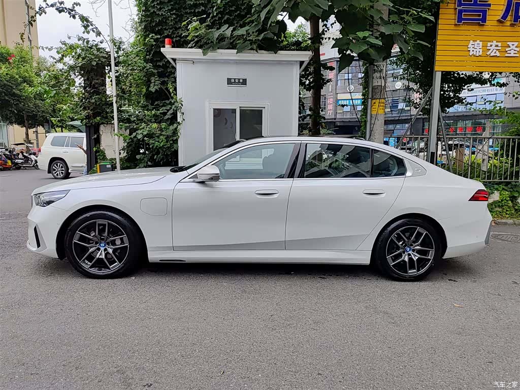 BMW i5, 2025 3