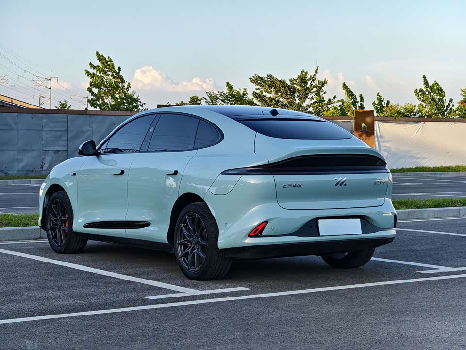 IM Motors Zhiji LS6 IM Motors Zhiji LS6