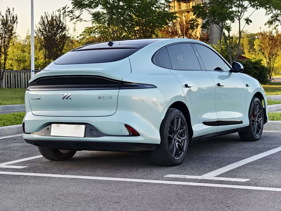 IM Motors Zhiji LS6 IM Motors Zhiji LS6