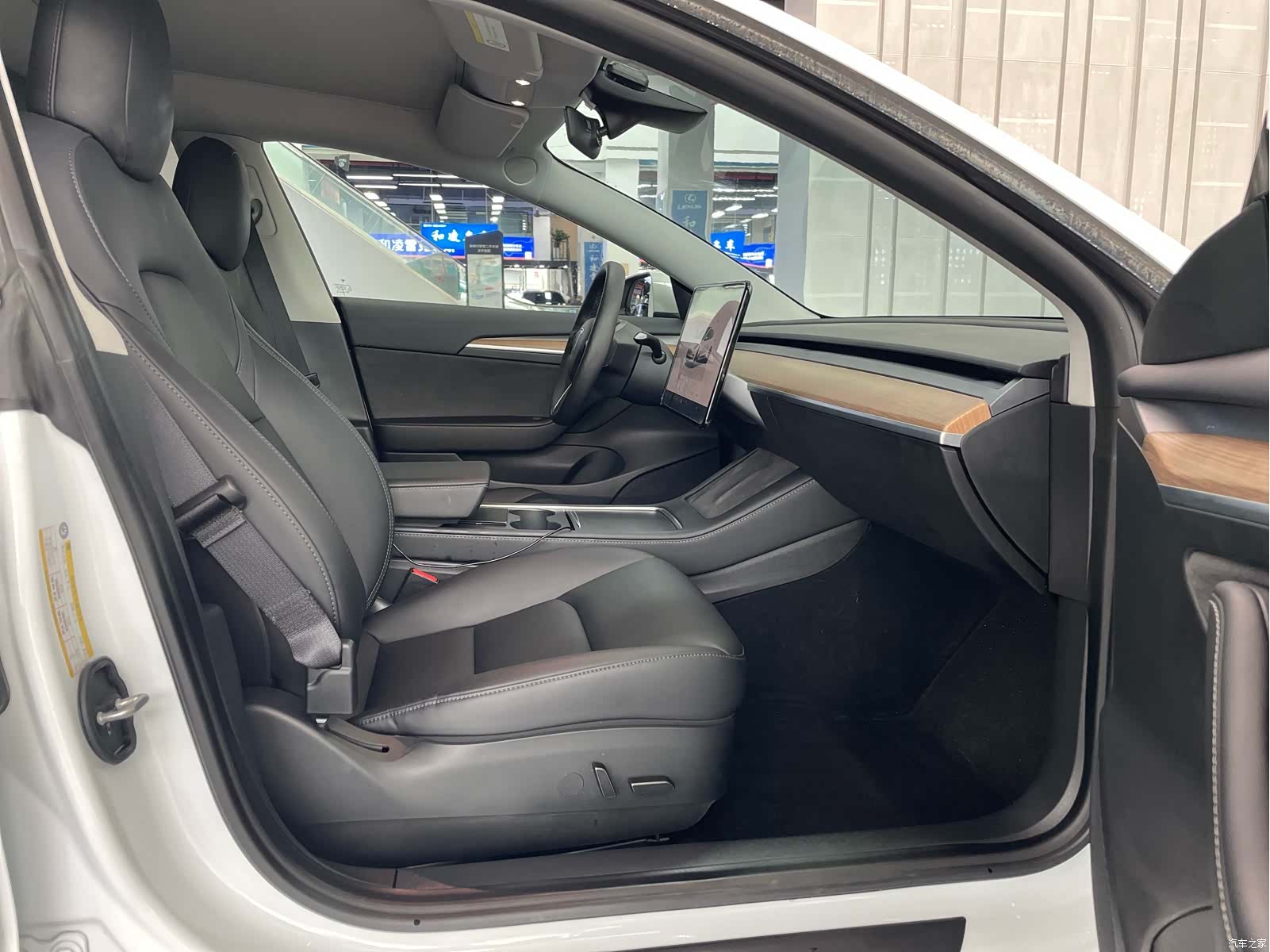 Tesla Model 3, 2022 11