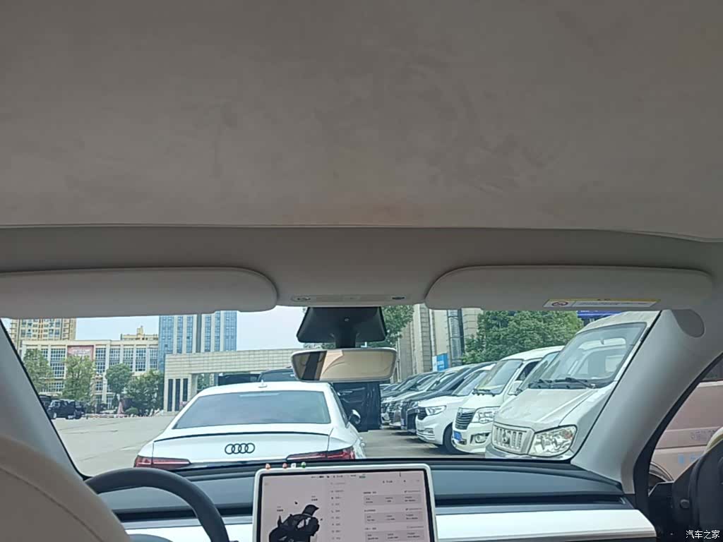 Tesla Model Y, 2023 18