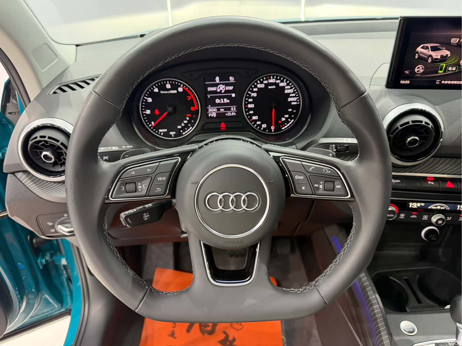 Audi Q2L, 2023 11