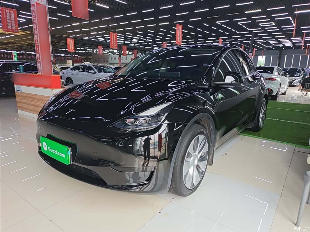 Tesla Model Y, 2023 1