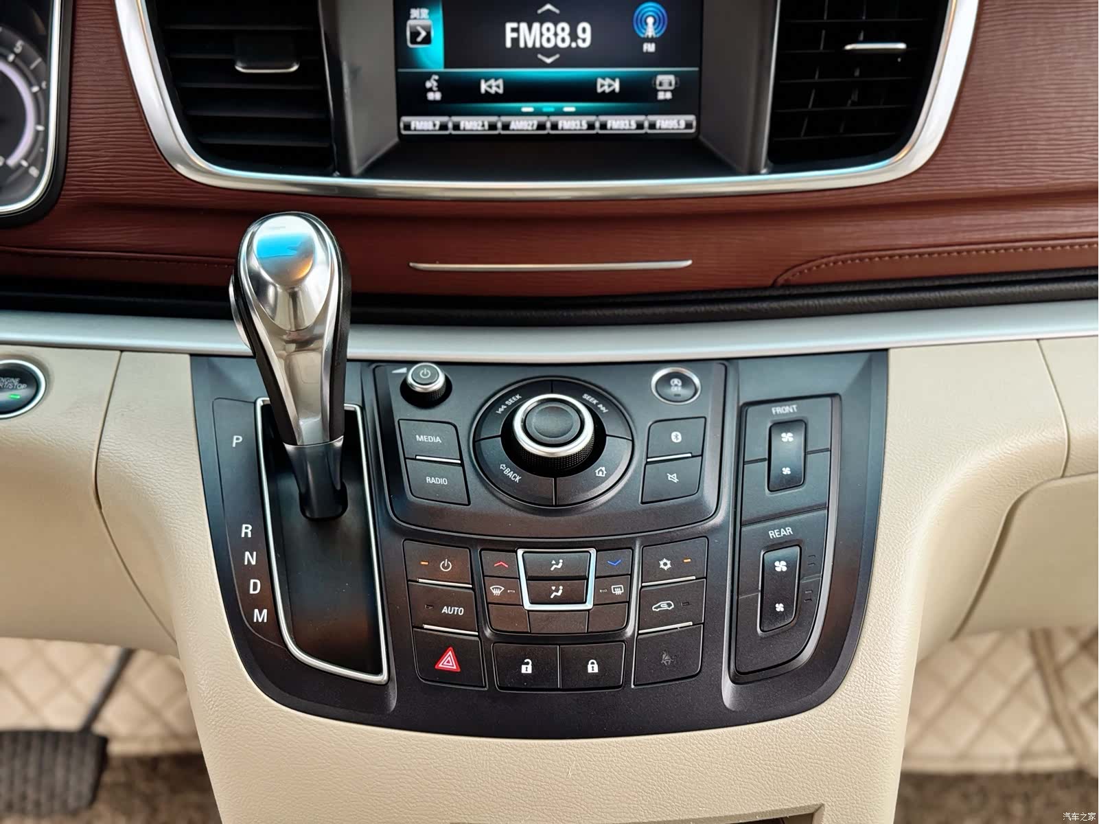 Buick GL8, 2018 9