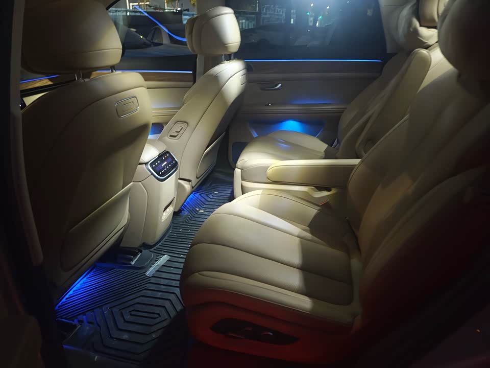 AITO Ask the world M7