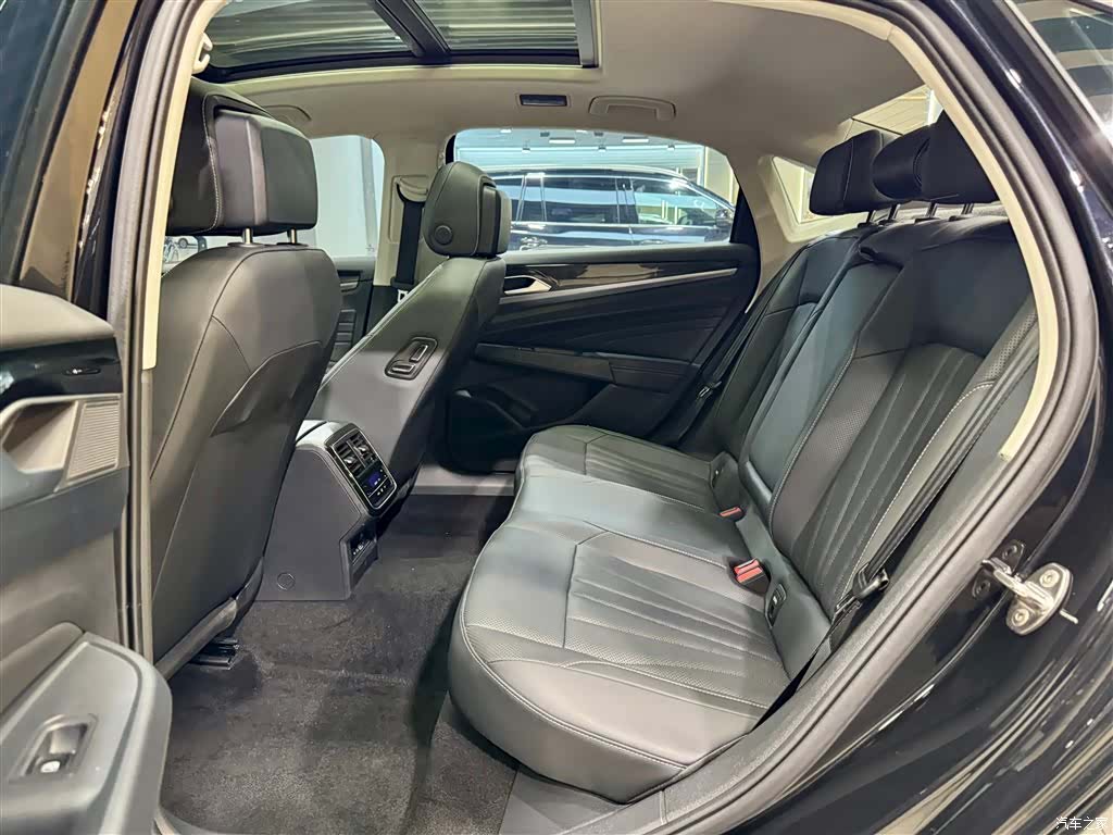 Volkswagen Passat, 2025 20