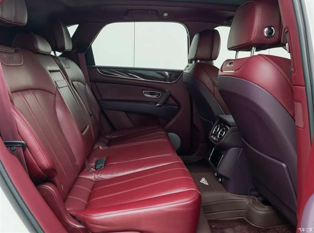 Bentley Bentayga, 2019 6