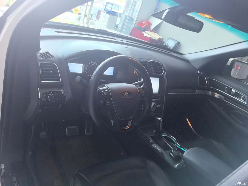 Ford Explorer, 2016 15