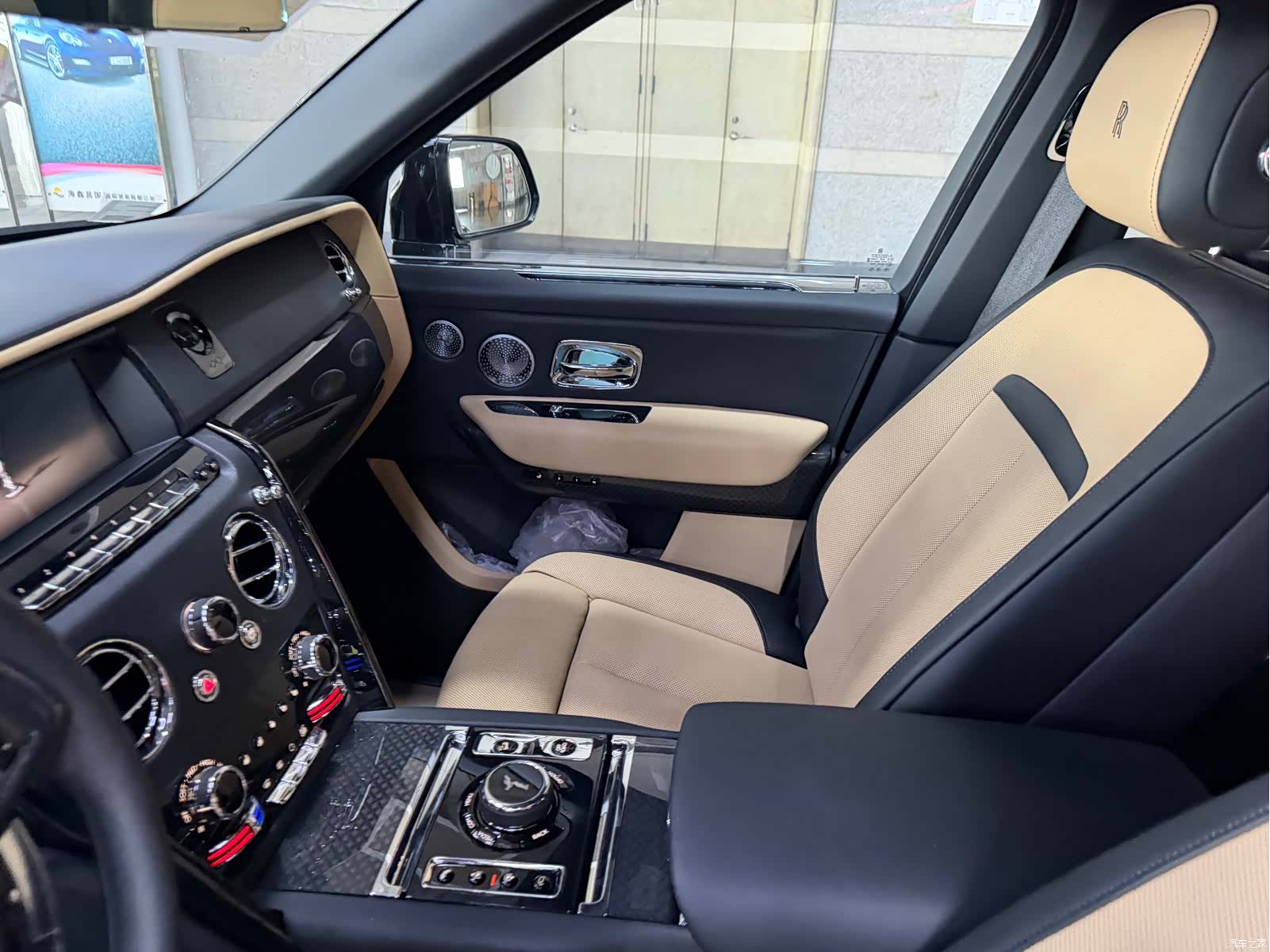 Rolls-Royce Cullinan, 2022 8
