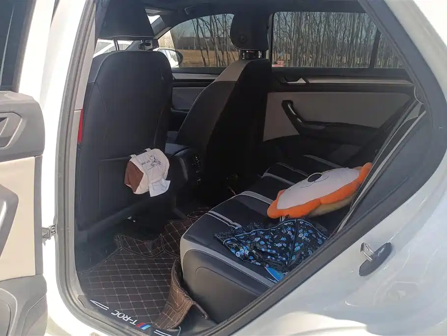 Volkswagen T-ROC exploring Songs