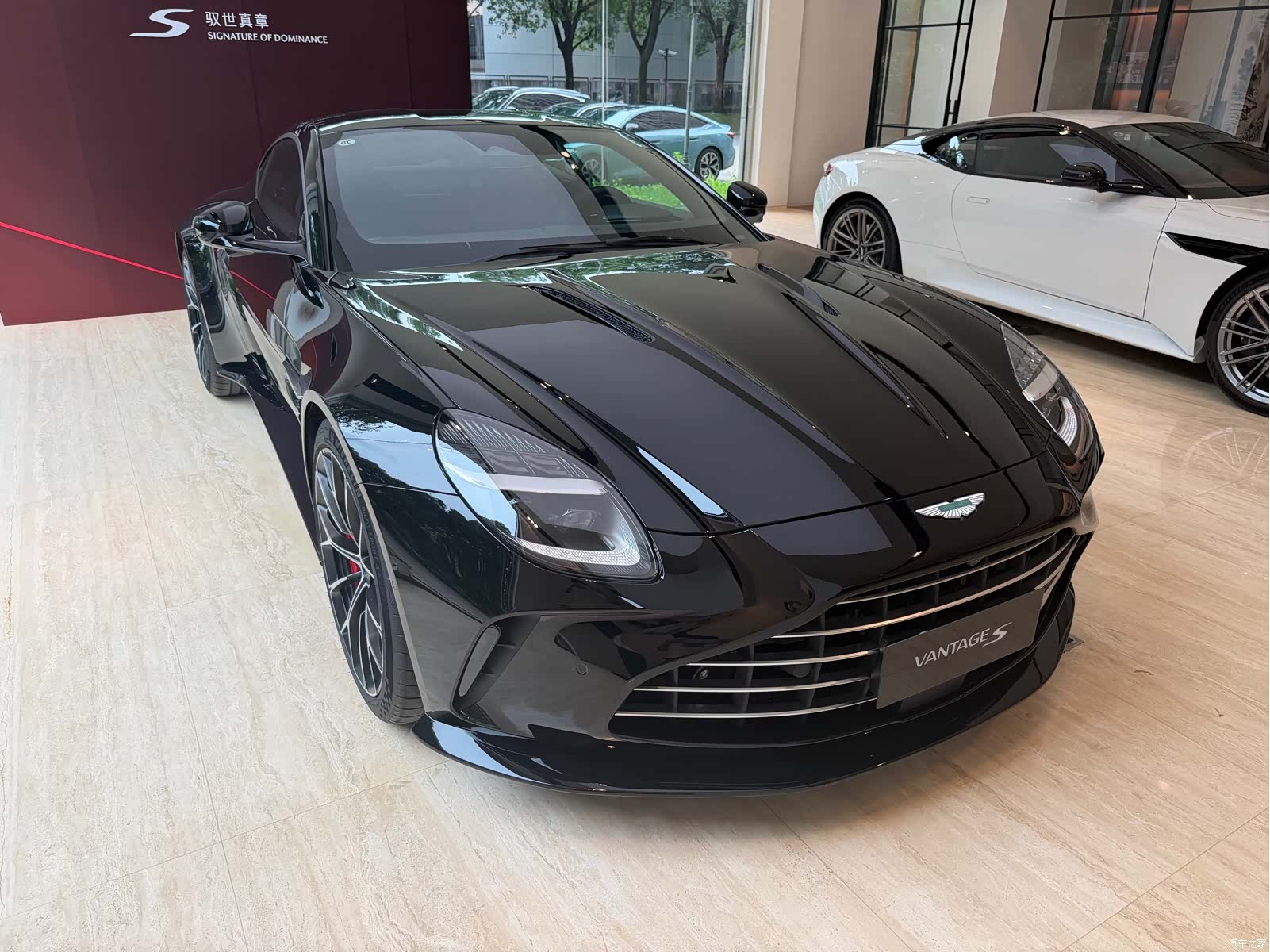 Aston Martin Vantage, 2026 4