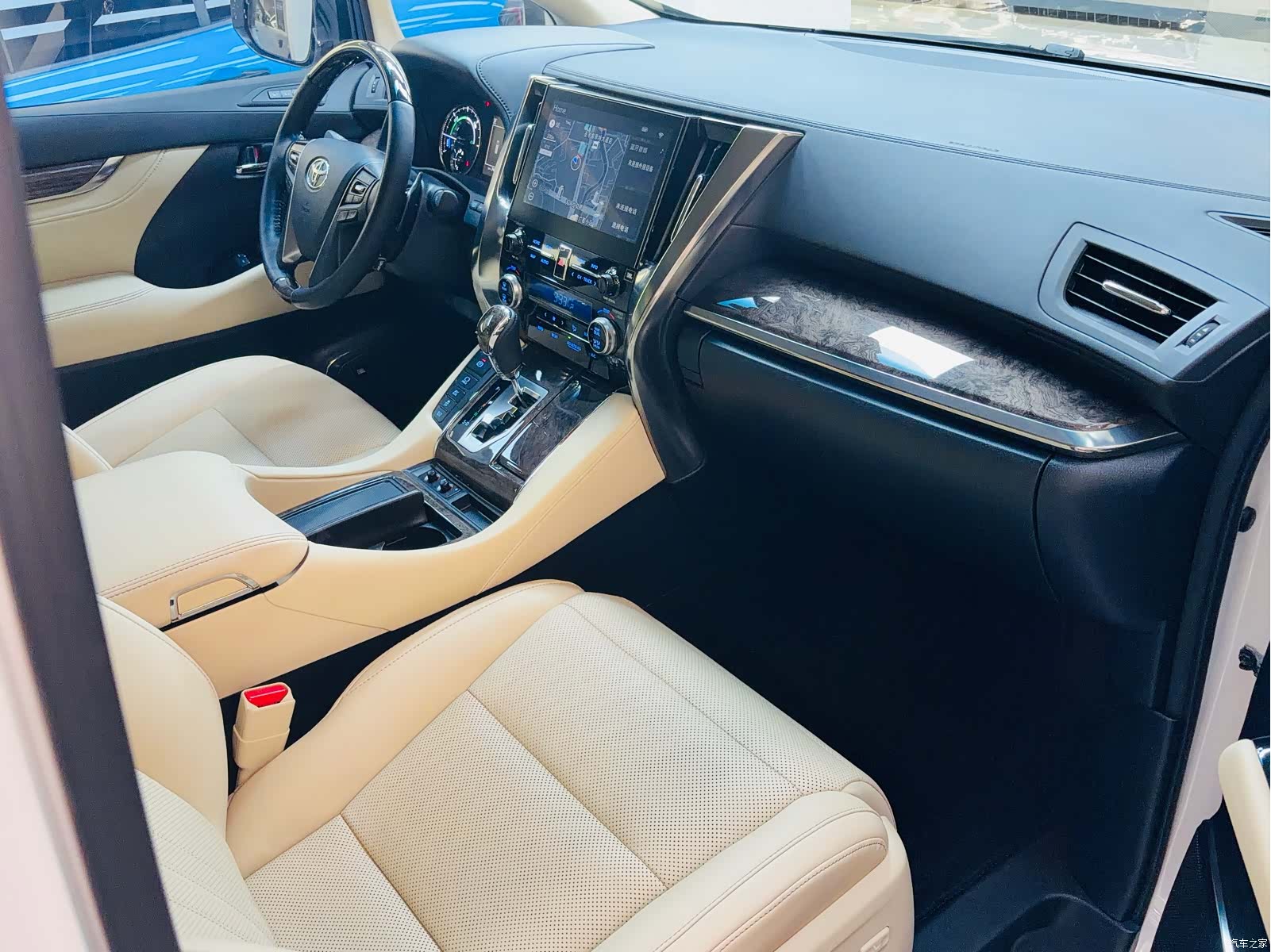 Toyota Alphard, 2022 12