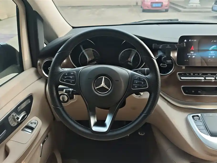 Mercedes-Benz V-class