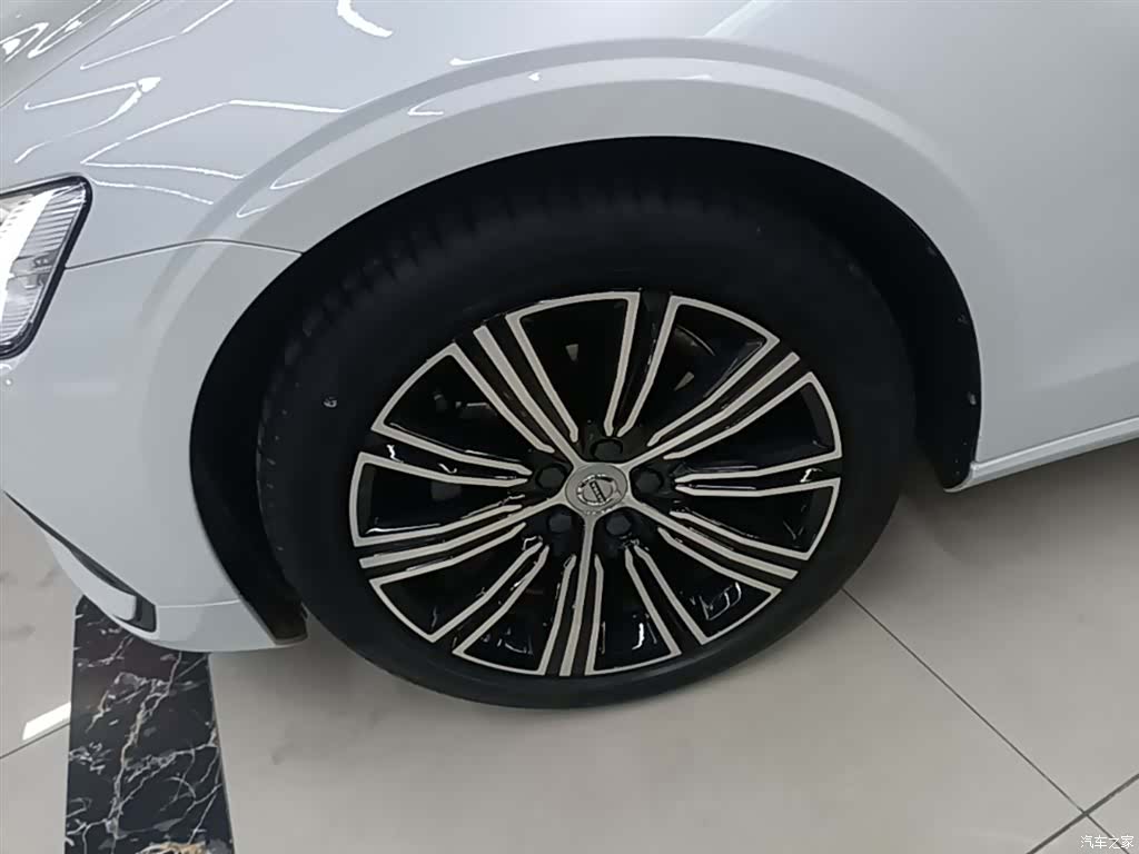 Volvo S60, 2022 23