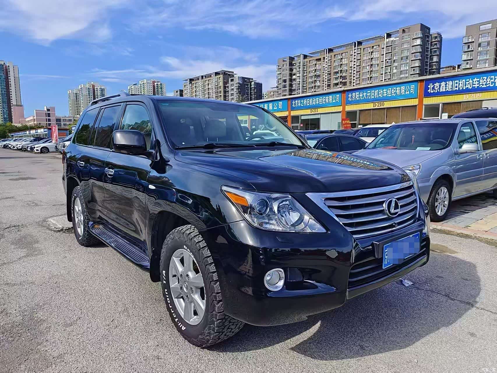 Lexus LX, 2010 3