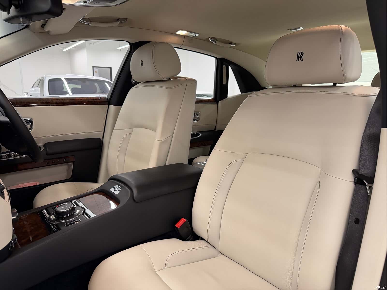 Rolls-Royce Ghost, 2014 11