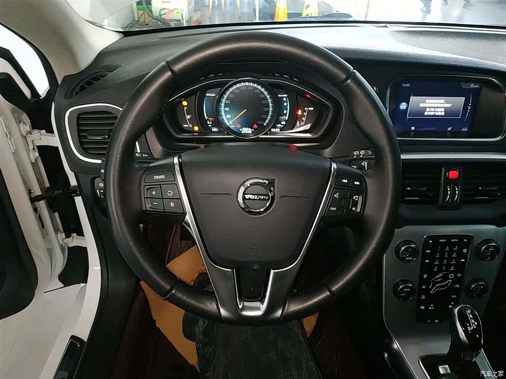 Volvo V40, 2019 11