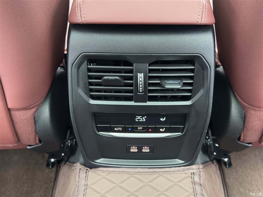 BMW 3 Series, 2025 12